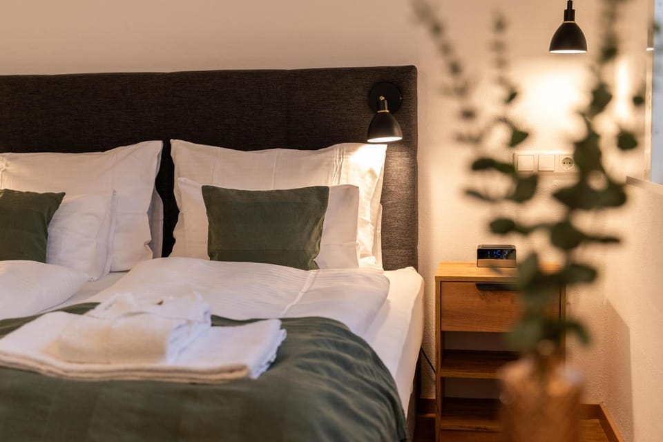 Bed, Photo of the whole room, Bedroom, towels
