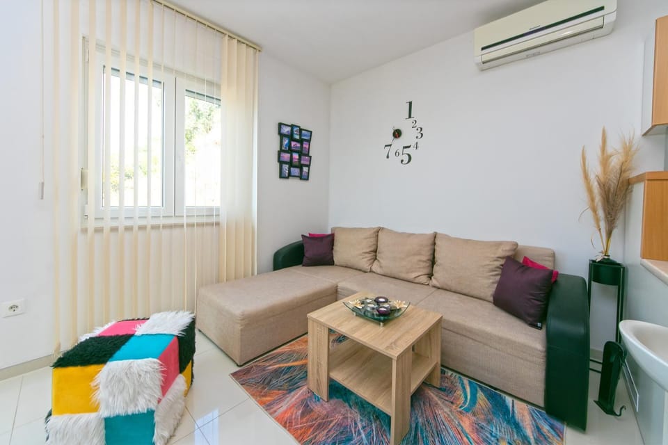 Living room, air conditioner
