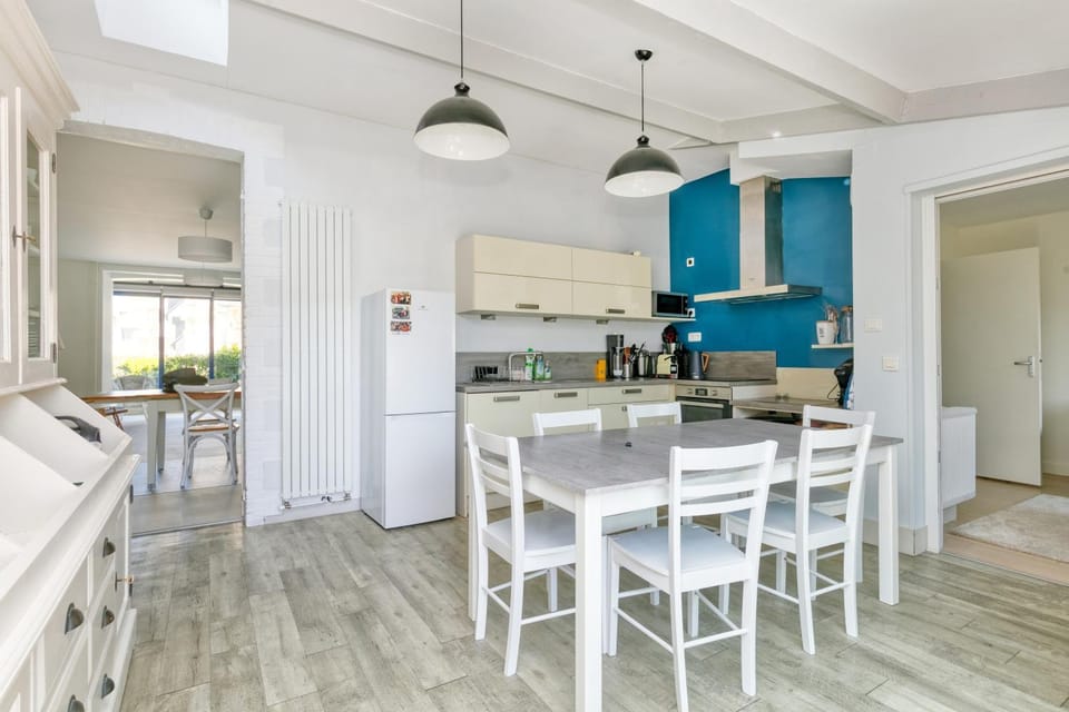 Property building, Kitchen or kitchenette, Living room