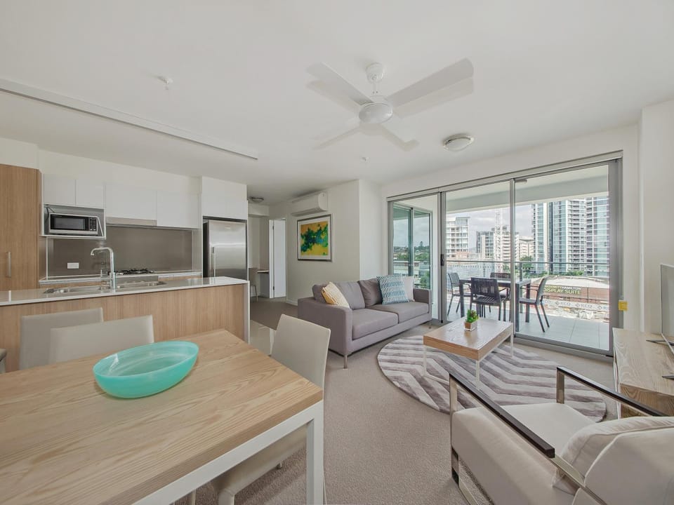 Balcony/Terrace, Kitchen or kitchenette, Living room, Dining area