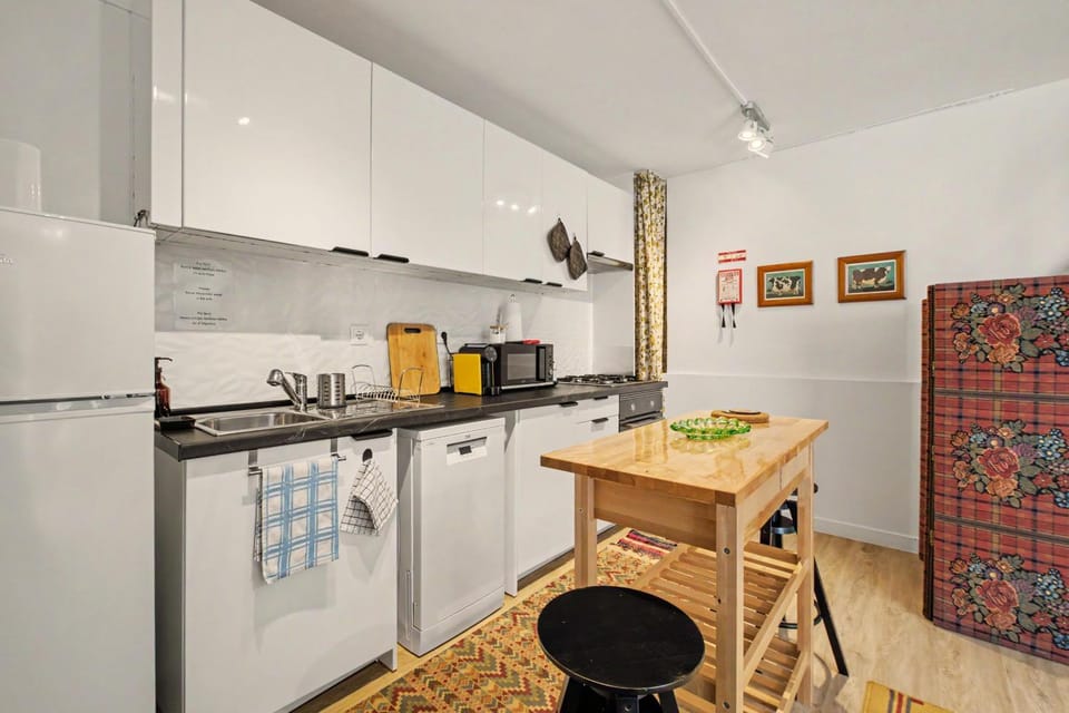 Property building, Kitchen or kitchenette, Living room