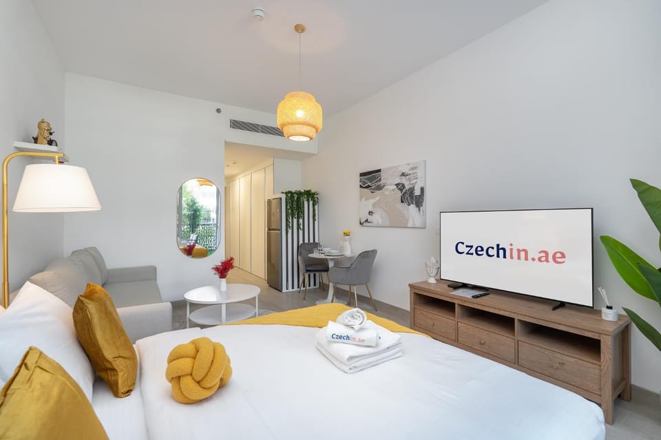 Bed, TV and multimedia, towels, air conditioner