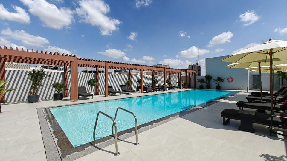 Day, Swimming pool, sunbed