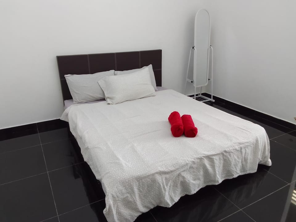 Bed, Bedroom, towels