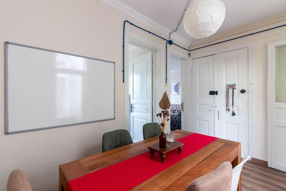 Soft and Historic 3BR Home w Iconic Haydarpasa View Apartment in Istanbul