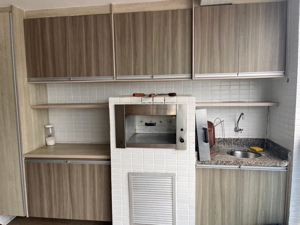 5 - Varam, 3 DORMITÓRIOS, piscina, churrasqueira, até 8 pessoas, mais duas crianças de até cinco anos Apartment in State of São Paulo