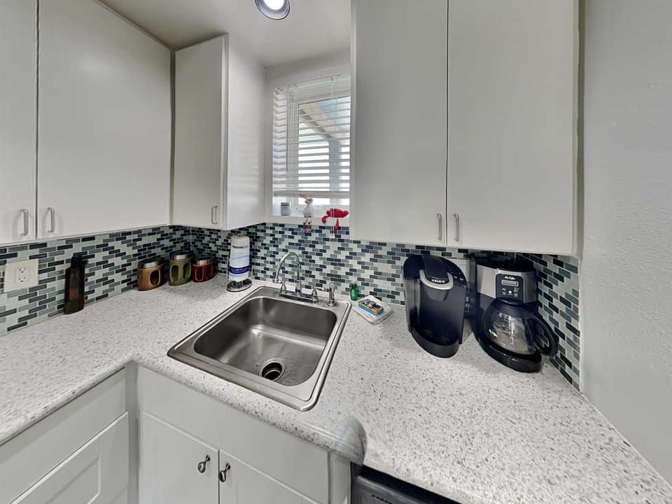 Coffee/tea facilities, Kitchen or kitchenette, kitchen