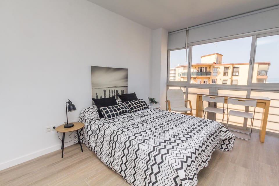 Bed, TV and multimedia, View (from property/room), Photo of the whole room, Bedroom