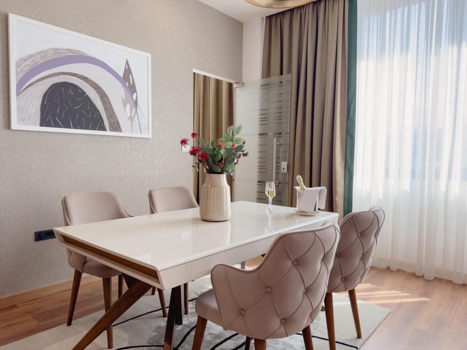 Living room, Seating area, Dining area