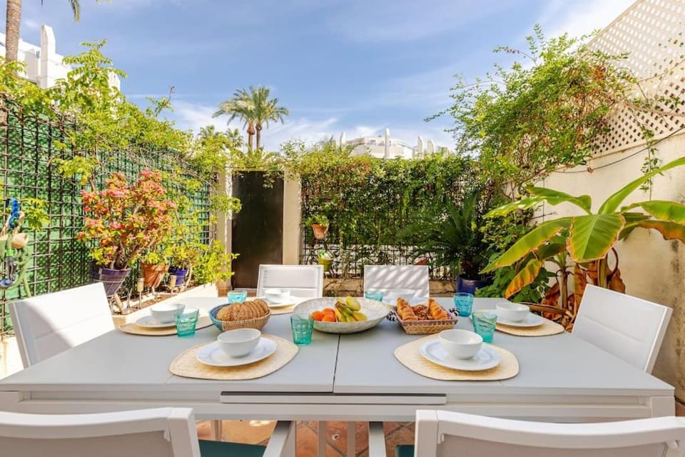 Patio, Day, Garden, Balcony/Terrace, Seating area, Garden view