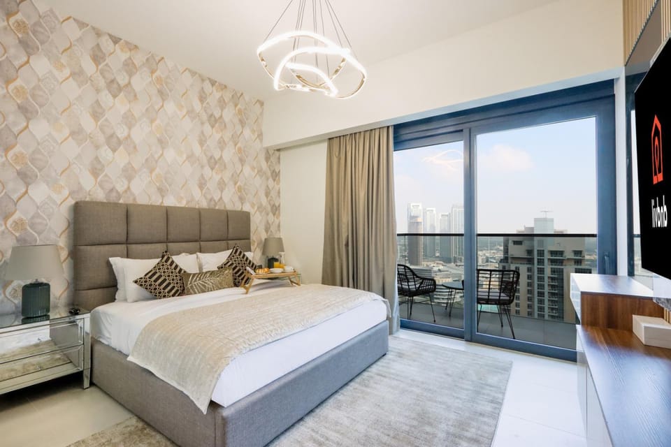 Bed, TV and multimedia, View (from property/room), Balcony/Terrace, Photo of the whole room, Seating area, Bedroom