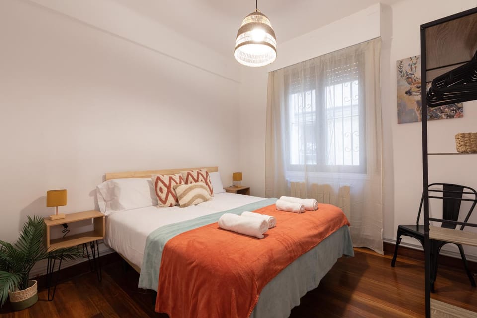Bed, Photo of the whole room, Bedroom, heating