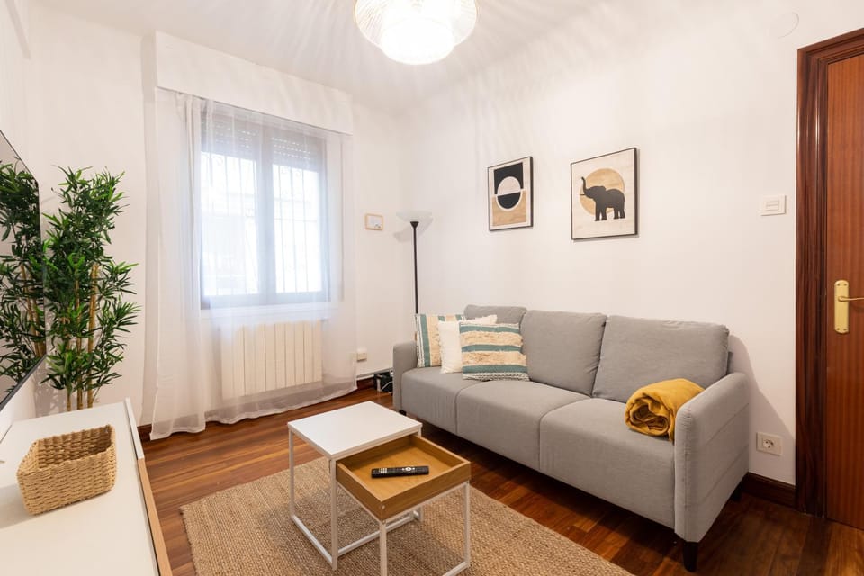 Communal lounge/ TV room, TV and multimedia, Living room, Seating area, Evening entertainment