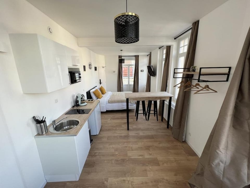 La Suite Balneo 2p - centre ville Apartment in Hauts-de-France