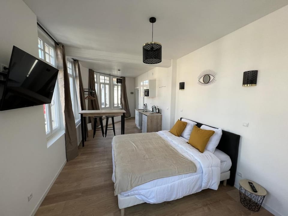 La Suite Balneo 2p - centre ville Apartment in Hauts-de-France