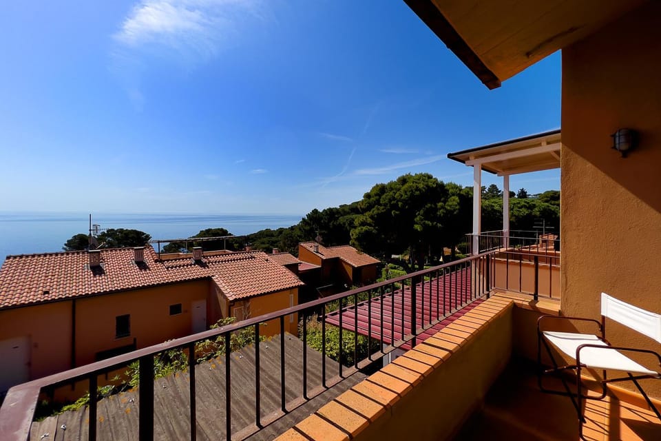 Property building, Day, Natural landscape, View (from property/room), Balcony/Terrace, Sea view