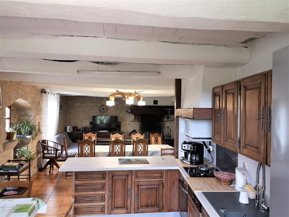 Coffee/tea facilities, stove, toaster