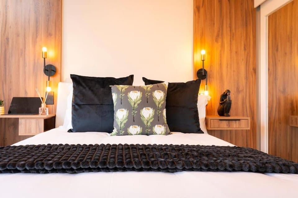 Prime location Ritzy Umhlanga Bachelor Apartment in Umhlanga