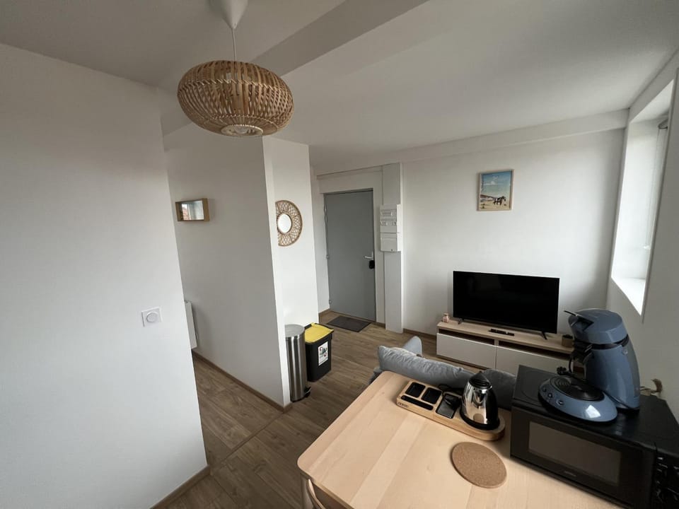 Communal lounge/ TV room, Living room
