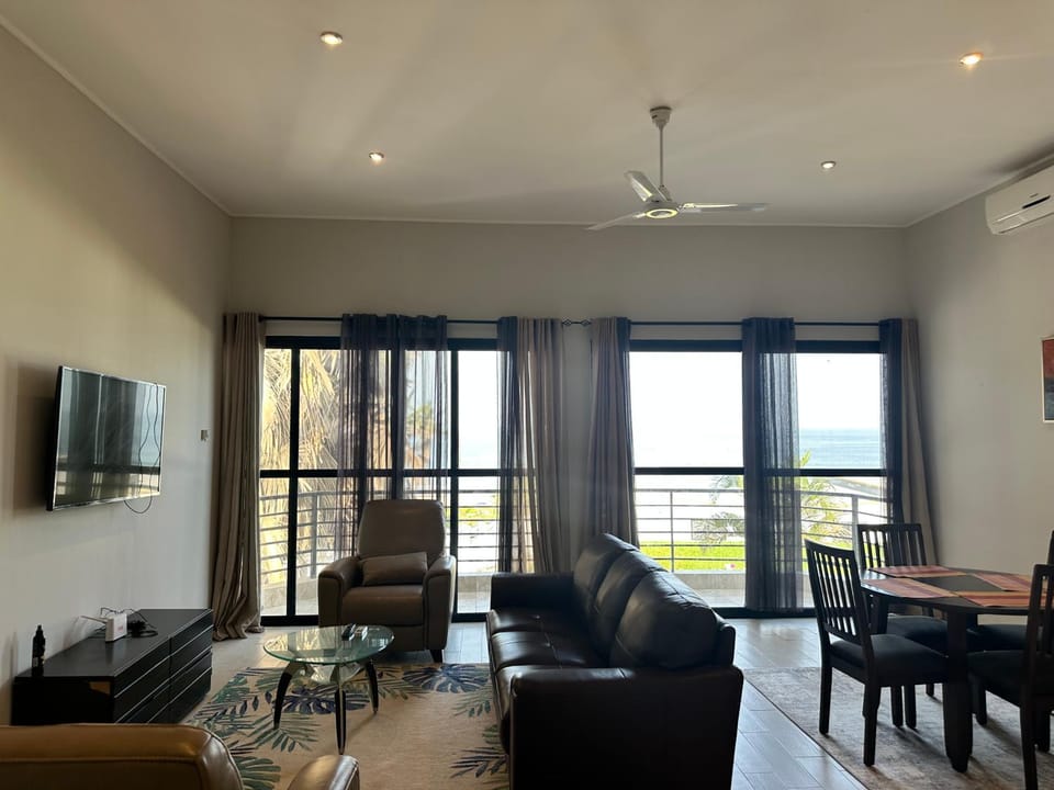 TV and multimedia, Living room, Seating area, air conditioner