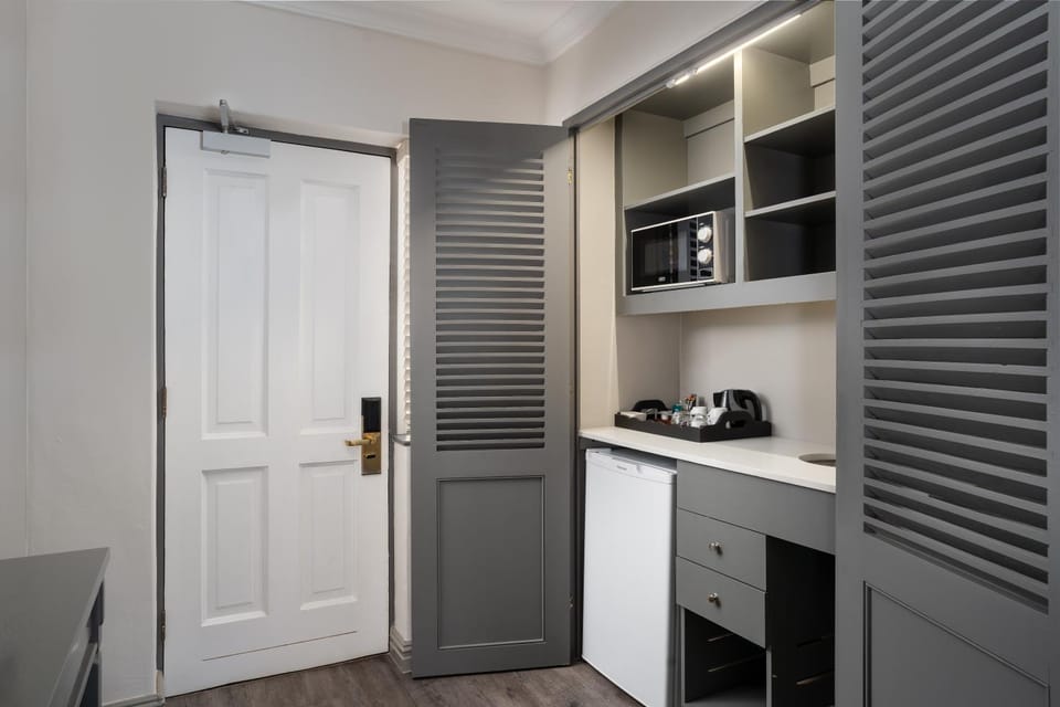 Kitchen or kitchenette, kitchen