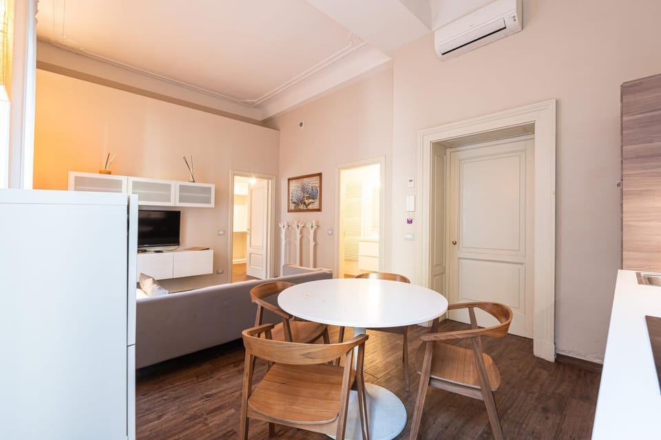 TV and multimedia, Kitchen or kitchenette, Living room, Seating area, Dining area, air conditioner