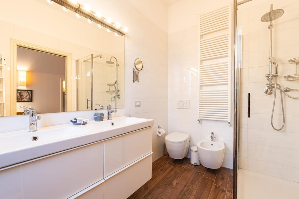 Shower, Toilet, Bathroom, Bath, towels