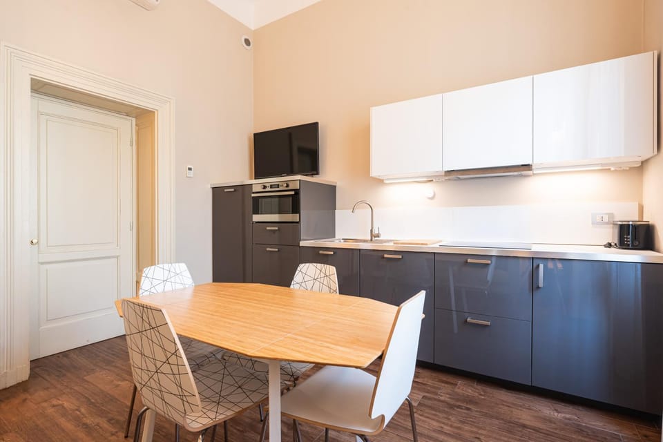 Kitchen or kitchenette, Dining area, oven, stove