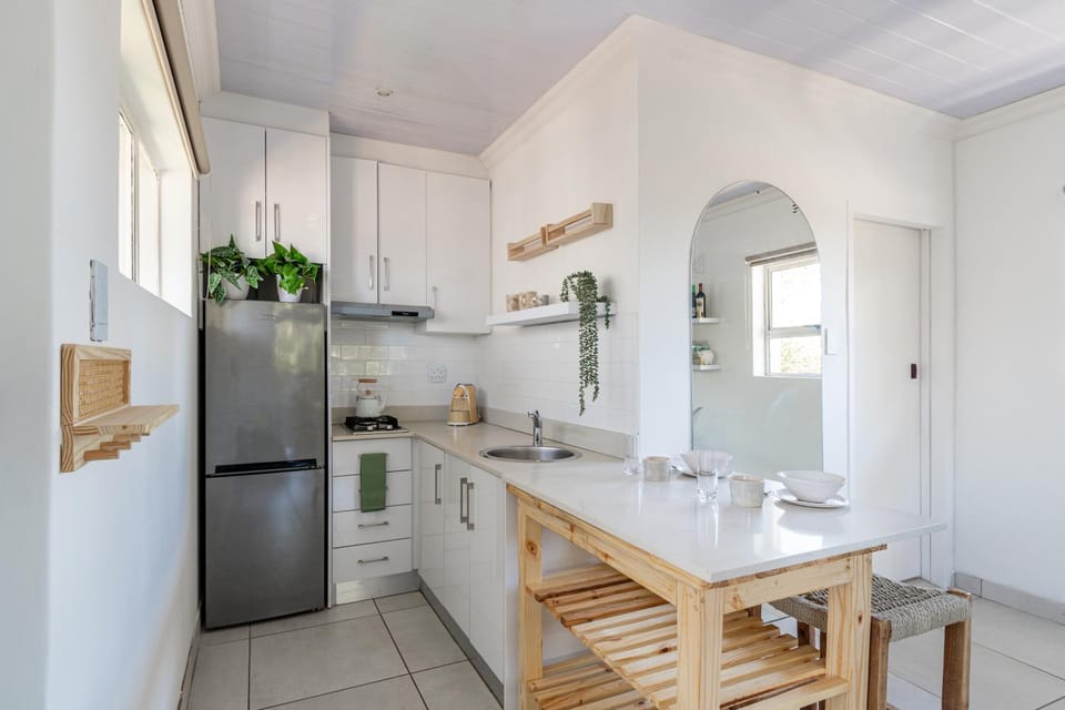 Stylish Spacious Studio Apartment Opposite Green Point Park Apartment in Cape Town