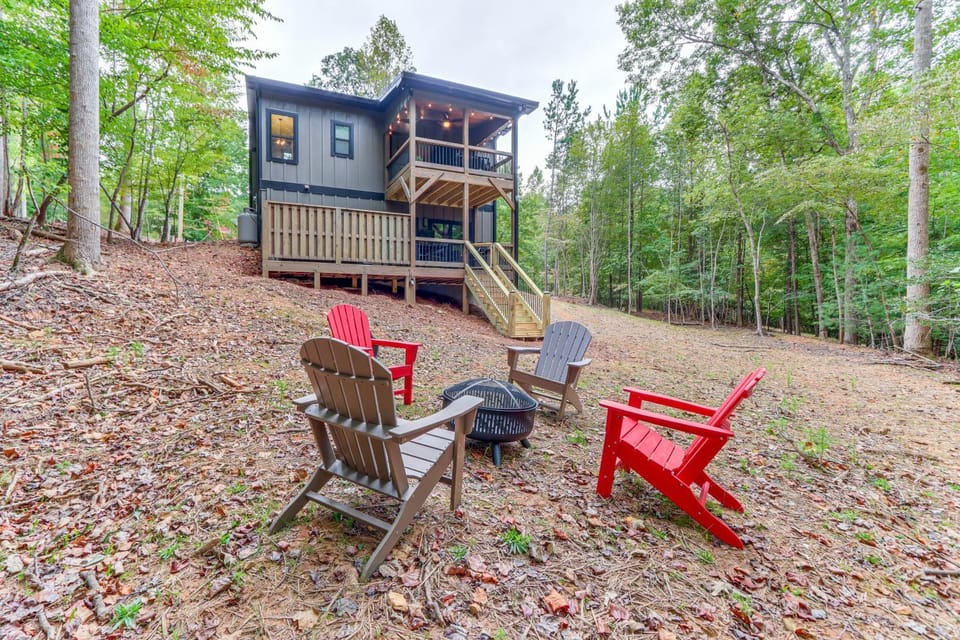 Ellijay Resort Home w/ Hot Tub & Fire Pit! House in Georgia