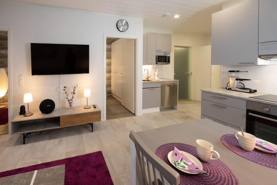 TV and multimedia, Coffee/tea facilities, Kitchen or kitchenette, Living room, Dining area, dishwasher, oven, stove