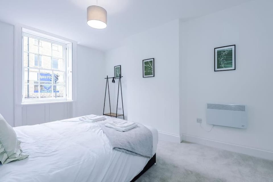 Sleeps 6, Stylish Apartment, Perfect For Groups, Long Term Disc Apartment in Borough of Harrogate
