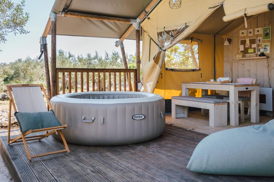 Patio, Day, Natural landscape, Hot Tub, View (from property/room), Balcony/Terrace, Living room, Seating area, internet