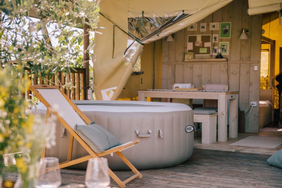 Patio, Day, Natural landscape, Hot Tub