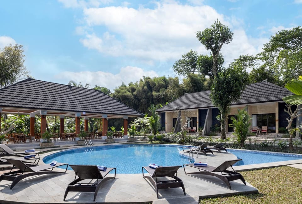 Property building, Pool view