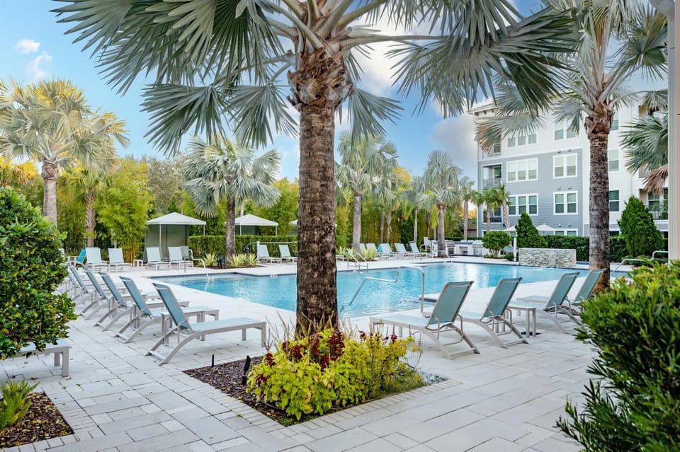 Property building, Patio, Day, Garden, Garden view, Pool view, Swimming pool, sunbed