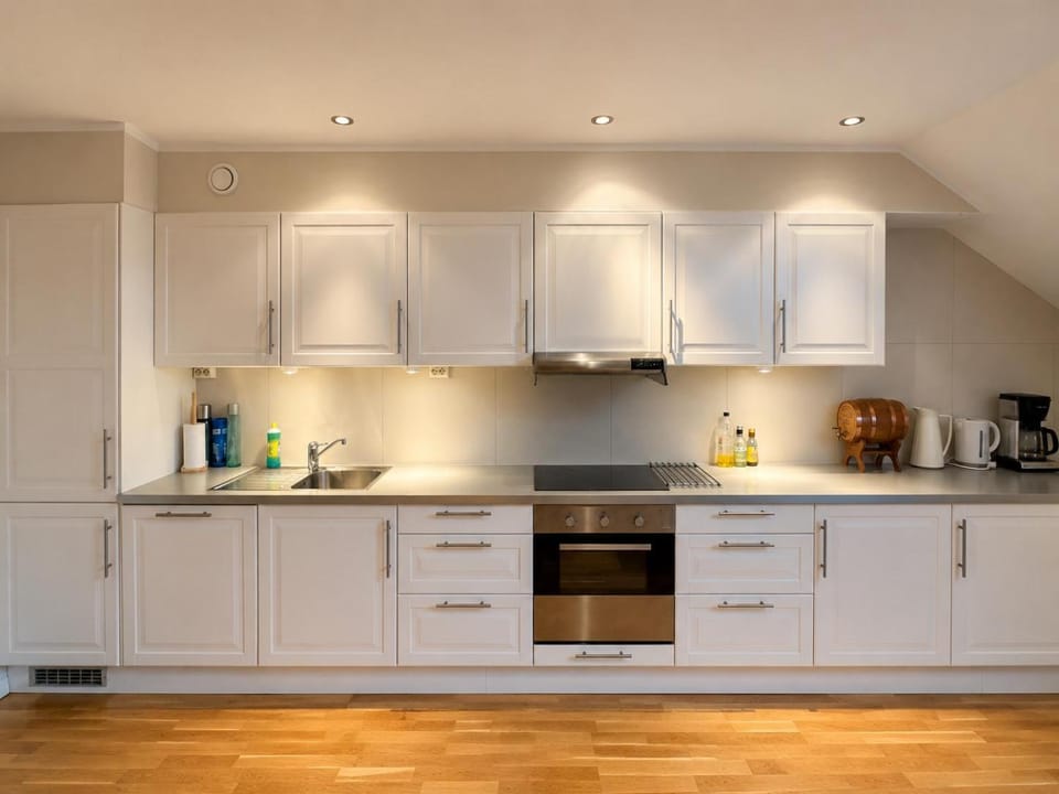 Coffee/tea facilities, dishwasher, oven, stove, kitchen