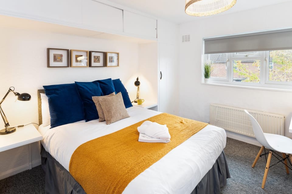 Bed, Photo of the whole room, Bedroom