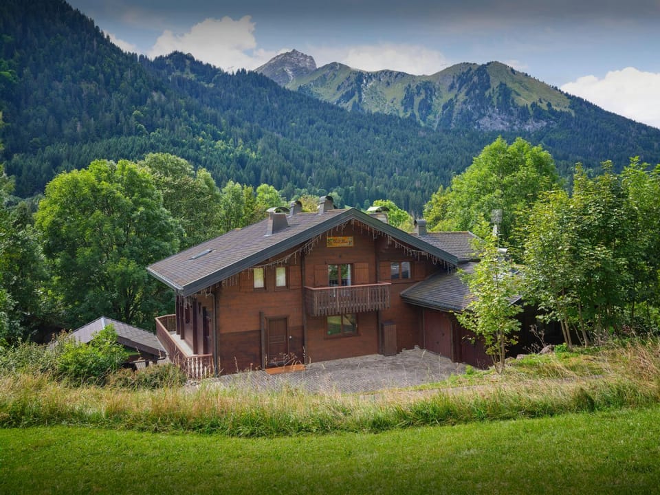 Property building, Natural landscape, Summer, View (from property/room), Mountain view