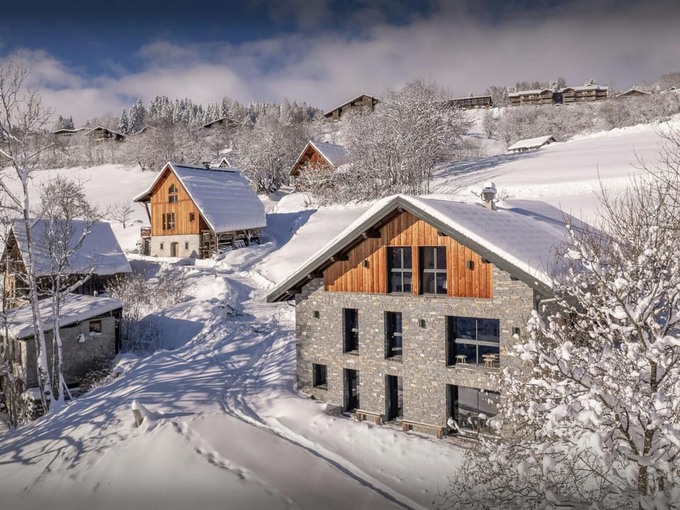 Property building, Day, Natural landscape, Winter, Mountain view