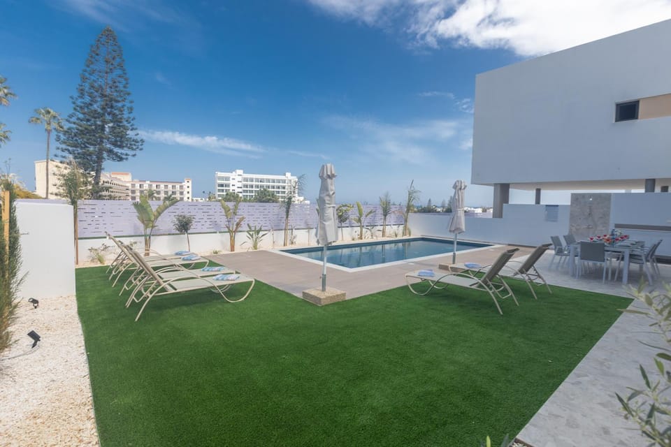 Garden, Swimming pool, sunbed