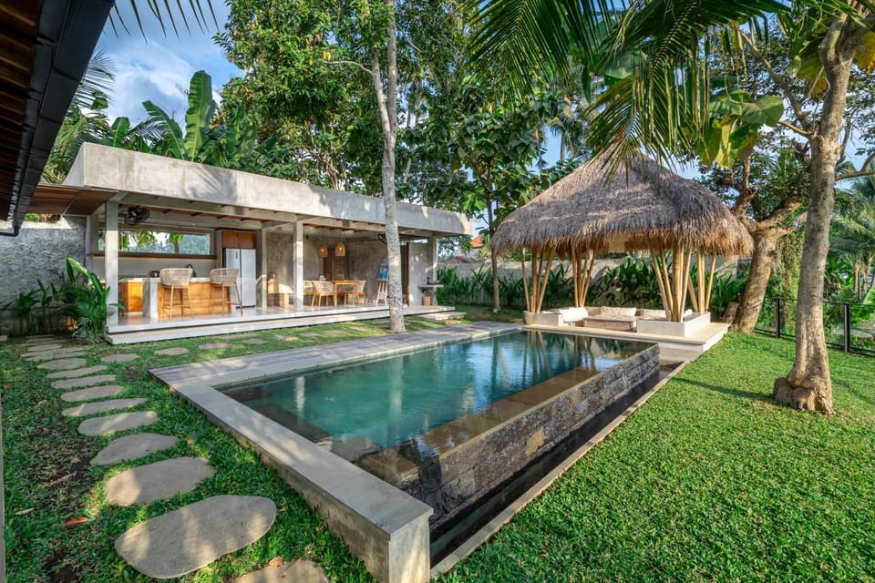 Property building, Patio, Garden, Seating area, Swimming pool