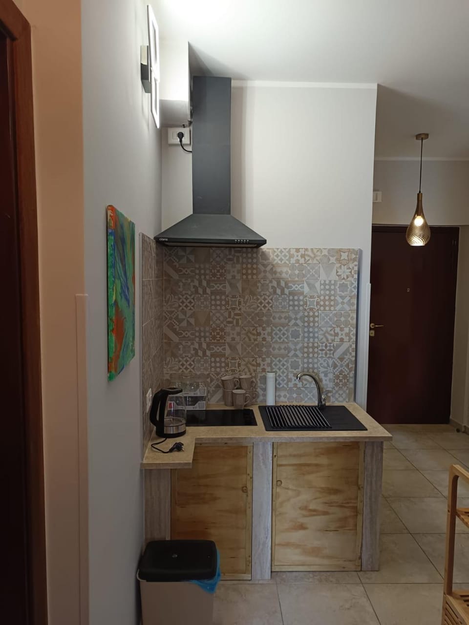 Kitchen or kitchenette, minibar