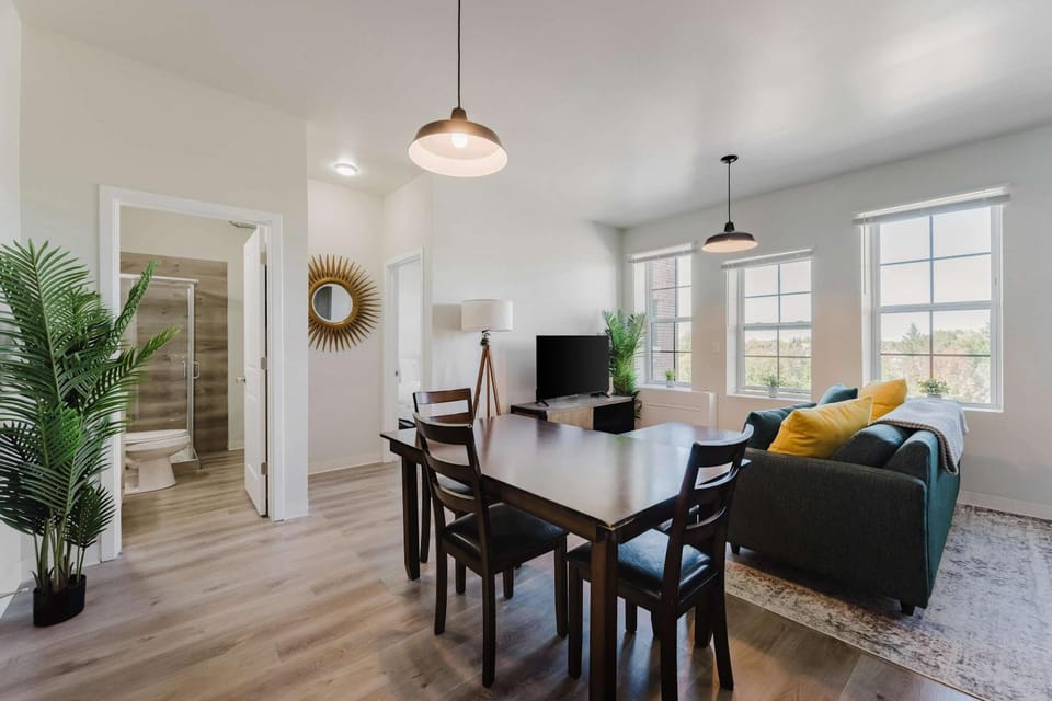 Seating area, Dining area