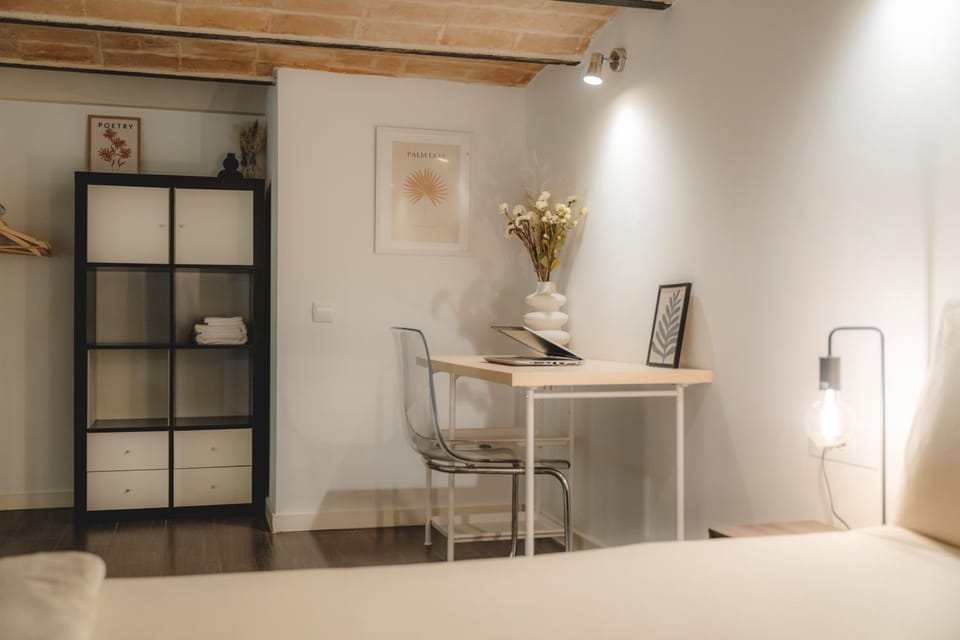 Seating area, Bedroom