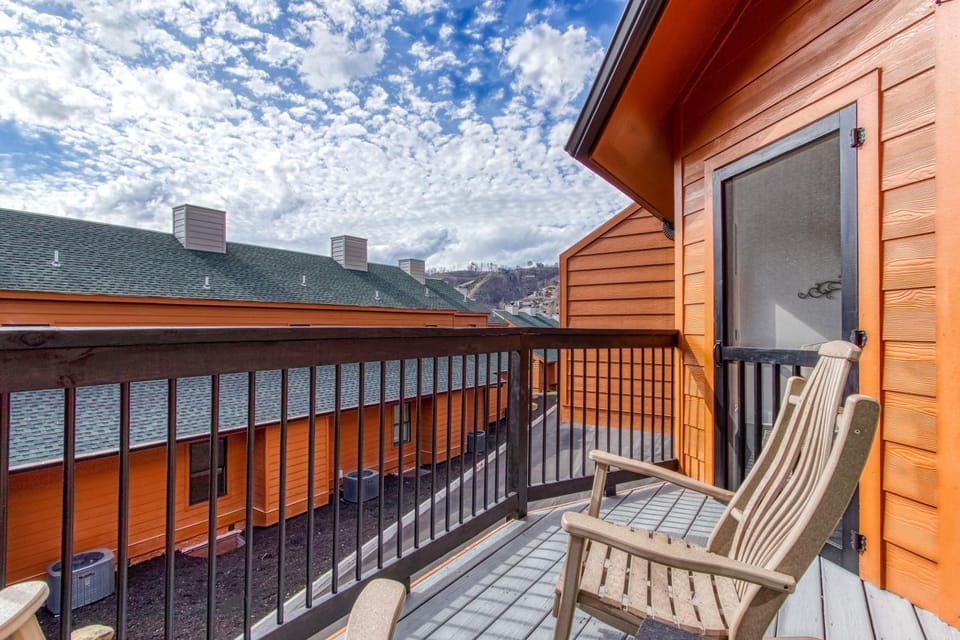 Downtown Gatlinburg Prime location walk everywhere in Gatlinburg3Bed3Bath Sleeps 8 House in Gatlinburg