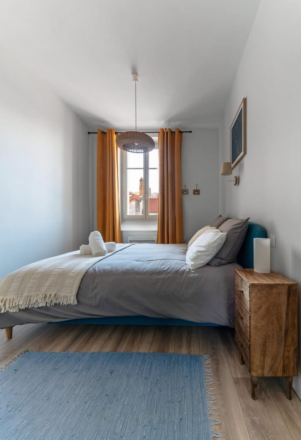 Bed, Photo of the whole room, Bedroom, towels