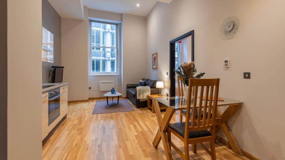 Living room, Dining area, internet, pet friendly, air conditioner