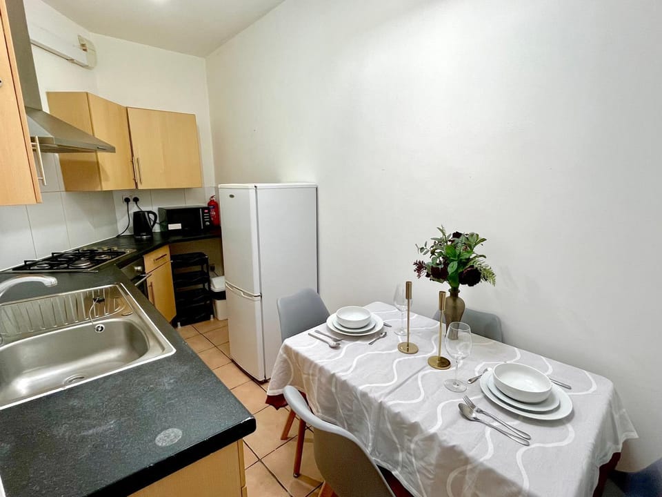 Kitchen or kitchenette, Dining area, kitchen