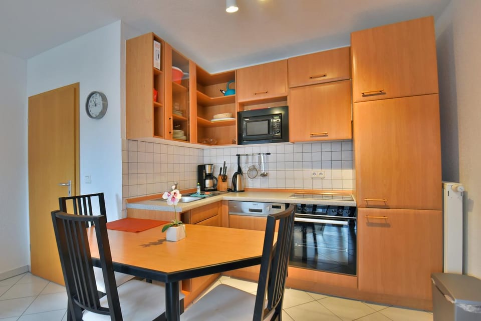 Property building, Kitchen or kitchenette, Living room